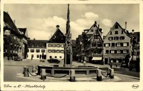 Ak Ulm an der Donau Baden Württemberg, Partie auf dem Marktplatz, Brunnen