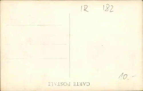 Foto Ak Infanterie Regiment 182 auf dem Exerzierplatz, Parade