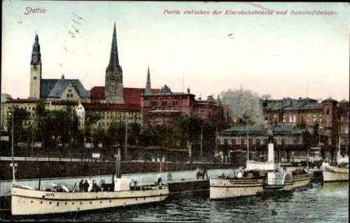 Ak Szczecin Stettin Pommern, Partie zwischen der Eisenbahnbrücke und Bahnhofsbrücke, Dampfer