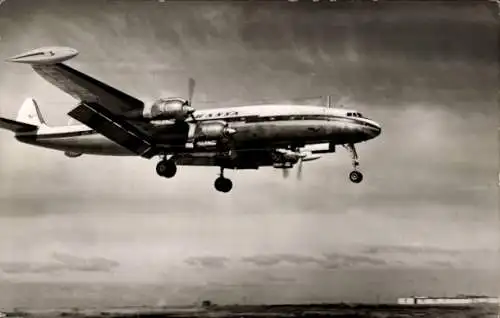 Ak Lufthansa, Lockheed Super G Constellation kurz vor der Landung