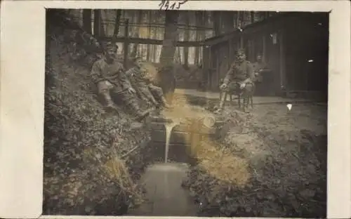 Foto Ak Deutsche Soldaten in Uniformen, Landwehr Inf. Regt. 15, Vogesen, I. WK