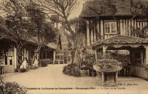 Ak Dives sur Mer Calvados, Hostellerie Guillaume le Conquerant, Cour de la Pucelle
