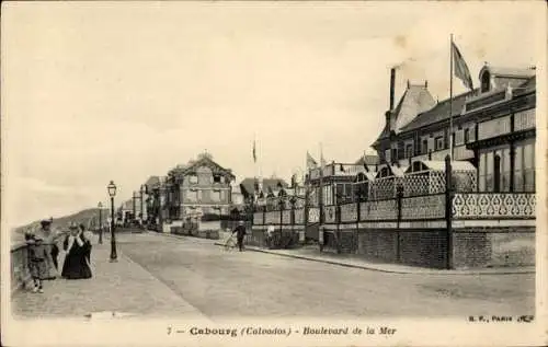 Ak Cabourg Calvados, Boulevard de la Mer, Promenade