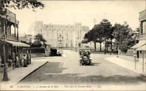 CPA Cabourg Calvados, Avenue de la Mer, Vue vers le Grand Hótel