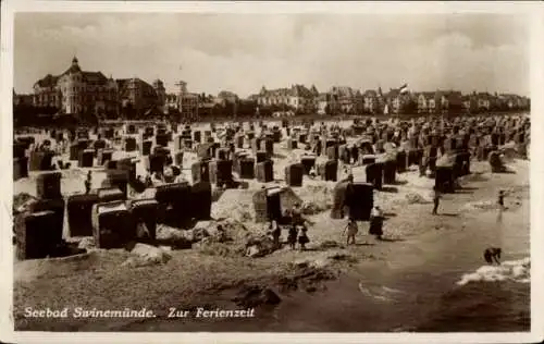 Ak Świnoujście Swinemünde Pommern, Strand zur Ferienzeit