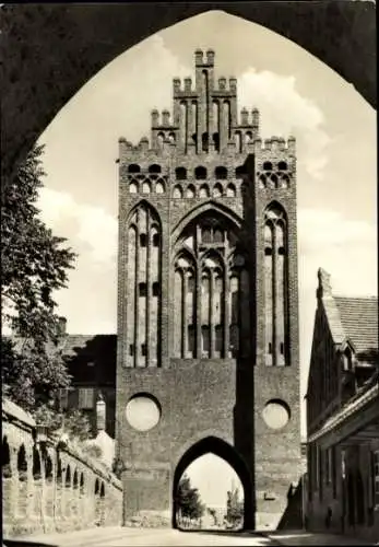Ak Neubrandenburg in Mecklenburg, Treptower Tor