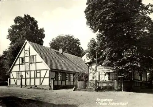 Ak Neuglobsow Stechlin Brandenburg, Theodor Fontane Haus, Gaststätte, alte Fachwerkarchitektur...