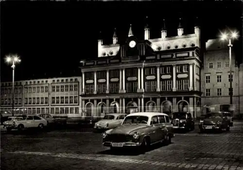 Ak Rostock in Mecklenburg Vorpommern, Partie am Rathaus, Nachtaufnahme