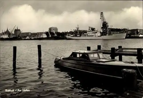 Ak Hansestadt Rostock, Am Hafen