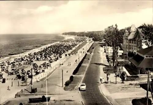 Ak Ostseebad Kühlungsborn, Strand, Promenade, Gebäude, Wolken, Autos, Sonnenschirme