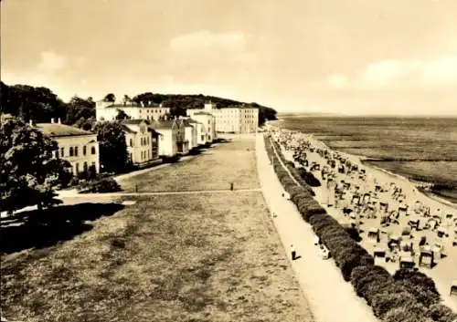Ak Seebad Heiligendamm Bad Doberan, Vorderansicht der Strandpromenade, Gebäude und Strandstuhl...