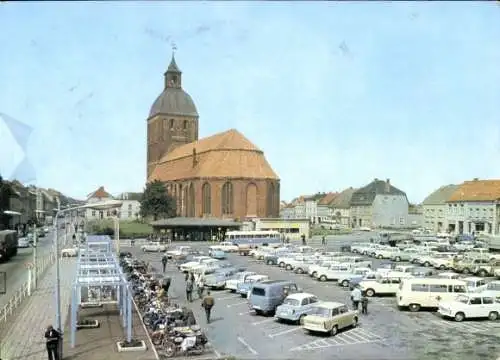 Ak Ribnitz Damgarten in Mecklenburg Vorpommern, Karl Marx Platz, Parktplatz, Kirche
