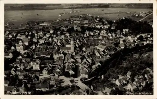 Ak Wangen im Allgäu, Luftaufnahme von  viele Häuser, Landschaft