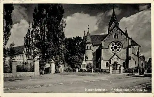 Ak Neuendettelsau in Mittelfranken, Schloss, Pfarrkirche, Gebäude, Bäume, Straßenansicht