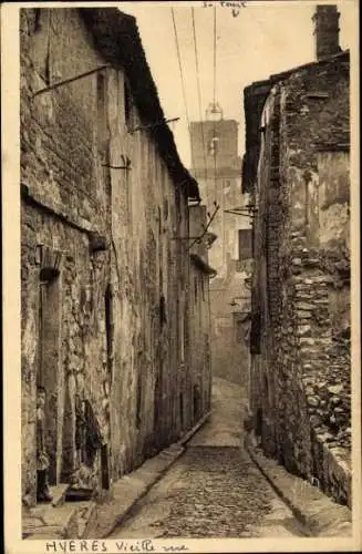 Ak Hyères Var, alte Straße, Glockenturm von Saint Paul