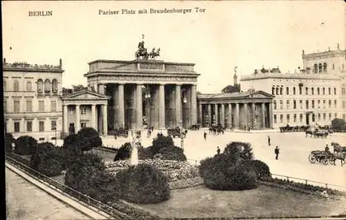 Ak Berlin Mitte, Pariser Platz mit Brandenburger Tor