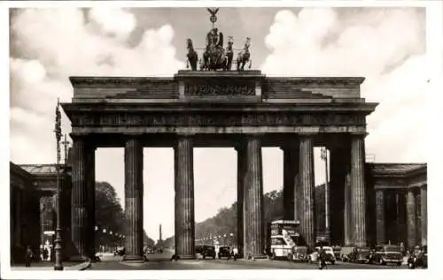 Ak Berlin Mitte, Brandenburger Tor, Autos