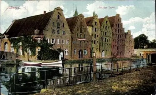 Ak Lübeck in Schleswig Holstein, alte Salzspeicher an der Trave