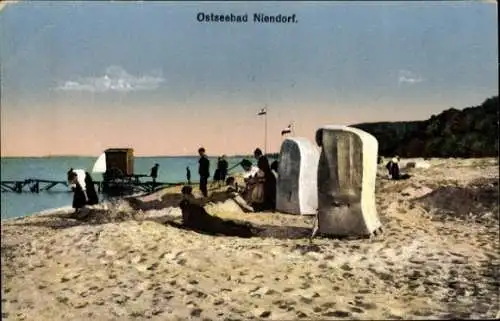 Ak Niendorf Timmendorfer Strand Ostholstein, Strandpartie, Strandkörbe, Besucher, Meer