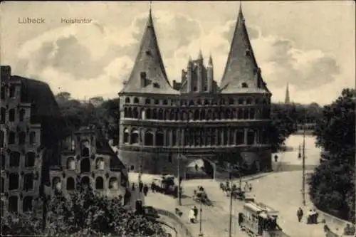Ak Hansestadt Lübeck, Vorderseite einer Postkarte mit dem Holstentor in Lübeck.