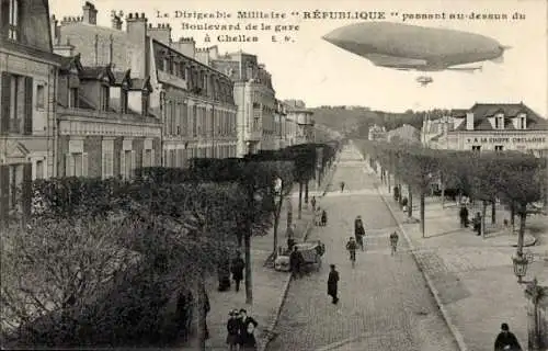 CPA Chelles Seine-et-Marne, Dirigeable Militaire Republique, Boulevard de la gare