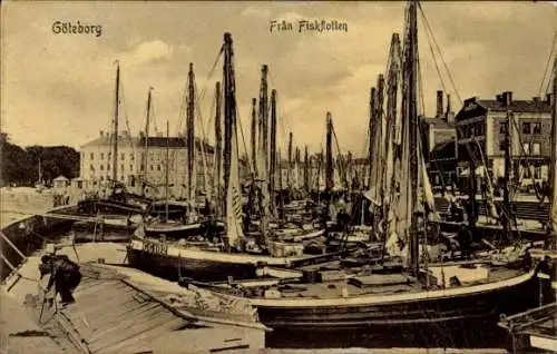 Ak Göteborg Schweden, Boote,  Från Fiskflotten, Häuser im Hintergrund