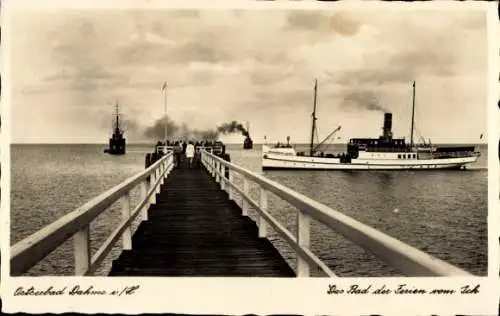 Ak Ostseebad Dahme in Holstein, Seebrücke, Dampfschiff, Segelschiff, Menschen auf der Brücke, ...