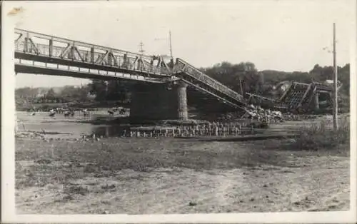 Foto Ak Czernowitz Tschernowitz Cernăuți Ukraine, gesprengte Eisenbahnbrücke, Kriegszerstörung I. WK