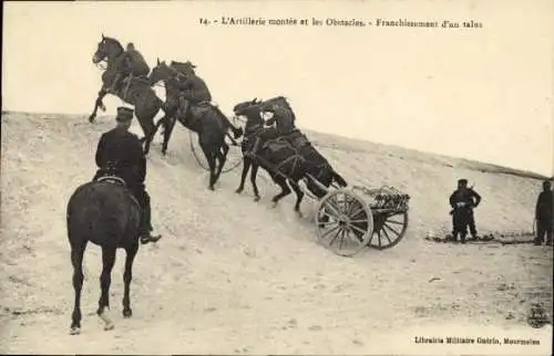 CPA Artillerie montee et les Obstacles, Franchissement d'un talus