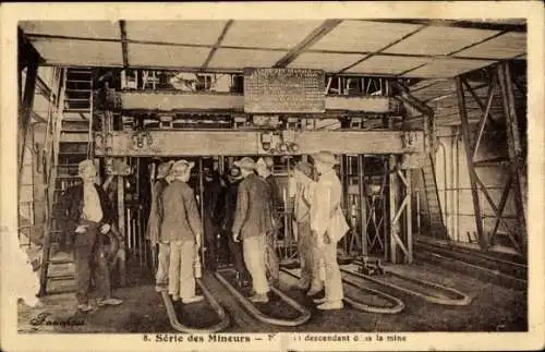 Ak Bergbau, Zeche, Bergleute vor der Arbeit