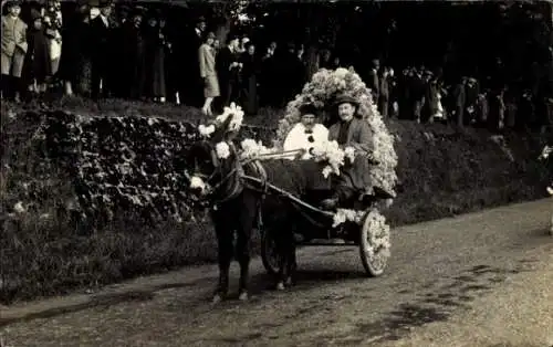 Ak Avranches Manche, Droschke, Blumenschmuck