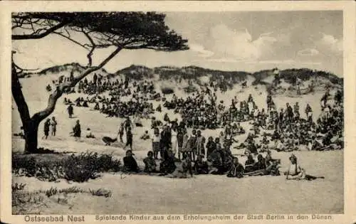 Ak Unieście Ostseebad Nest Pommern, Kinder spielen in den Dünen, Erholungsheim der Stadt Berlin