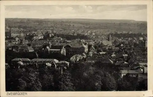 Ak Zweibrücken in der Pfalz, Luftaufnahme von  Stadtansicht, historische Gebäude