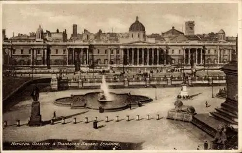 Ak London City England, National Gallery, Trafalgar Square,  Brunnen, Statuen, Menschen