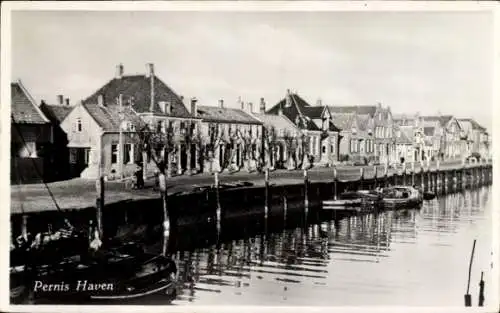 Ak Pernis Rotterdam Südholland Niederlande,  Häuser am Wasser, Boote, ruhige Atmosphäre