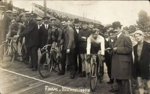 Foto Ak Sport, Radrennfahrer, Fahrräder, Strt