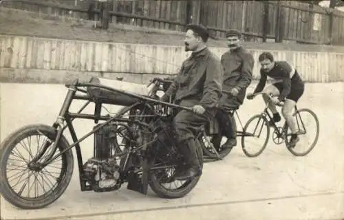 Foto Ak Radrennsport, Schrittmacher, Fahrrad, Motorrad