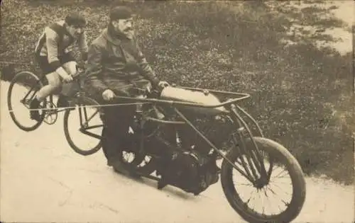 Foto Ak Radrennsport, Schrittmacher, Fahrrad, Motorrad, Rennfahrer Peter Günther