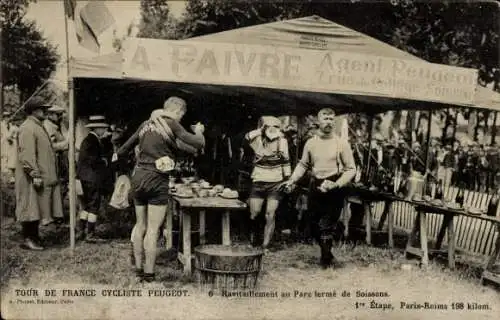 CPA Tour de France Cycliste Peugeot, Revitaillement au Parc ferme de Soissons