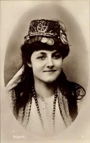 Ak Bulgarin mit schönem Kopfschmuck, Portrait