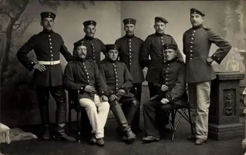 Foto Ak Deutsche Soldaten in Uniformen, Gruppenfoto