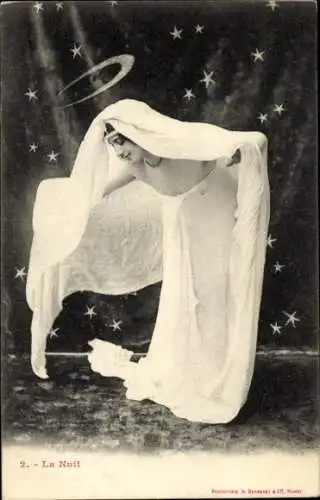 Ak Tänzerin, Pose, Nacht