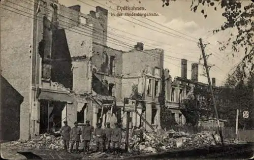 Ak Tschernyschewskoje Eydtkuhnen Ostpreußen, Zerstörte Gebäude, Soldaten, Hindenburgstraße