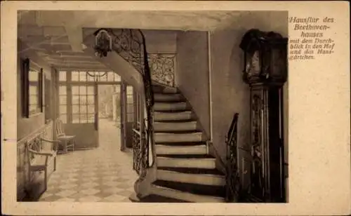 Ak Bonn am Rhein, Hausflur des Beethovenhauses, Treppe, Rundumblick auf den Hof, Garten