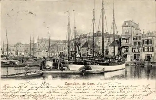 Ak Zaandam Zaanstad Nordholland, Stadtansicht mit Hafen, Segelbooten, historischen Gebäuden
