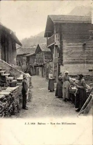 Ak Salvan Kanton Wallis Schweiz, Straße, Menschen, Holzhäuser, Berglandschaft, Schwarz-Weiß-Foto