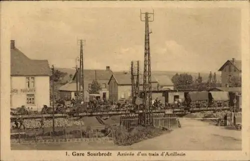 Ak Sourbrodt Weismes Wallonien Lüttich, Bahnhof, Ankunft eines Artilleriezugs, historische Geb...