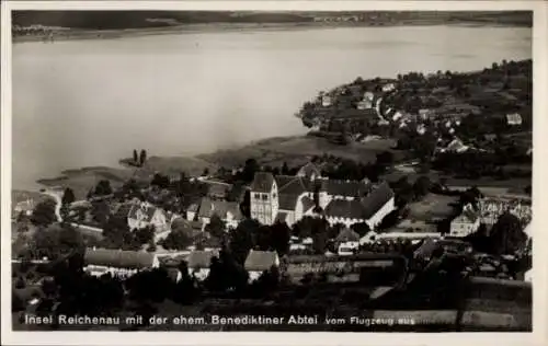 Ak Insel Reichenau Bodensee, Totalansicht, Benediktiner Abtei, Luftbild