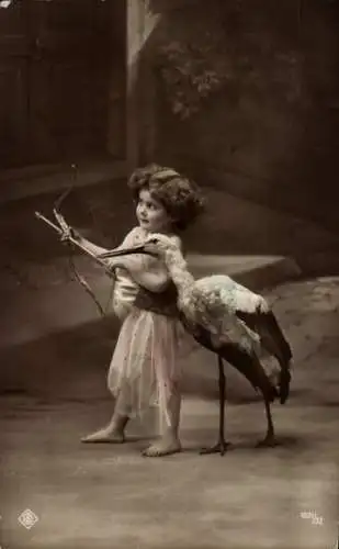 Ak Storch und Kind, Mädchen mit Bogen, Geburt