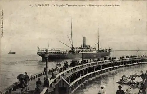 Ak Saint Nazaire Loire Atlantique, Transatlantikdampfer La Martinique verlässt den Hafen